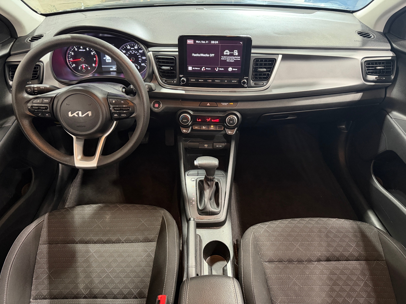 Thumbnail: 2023 Kia Rio - 3