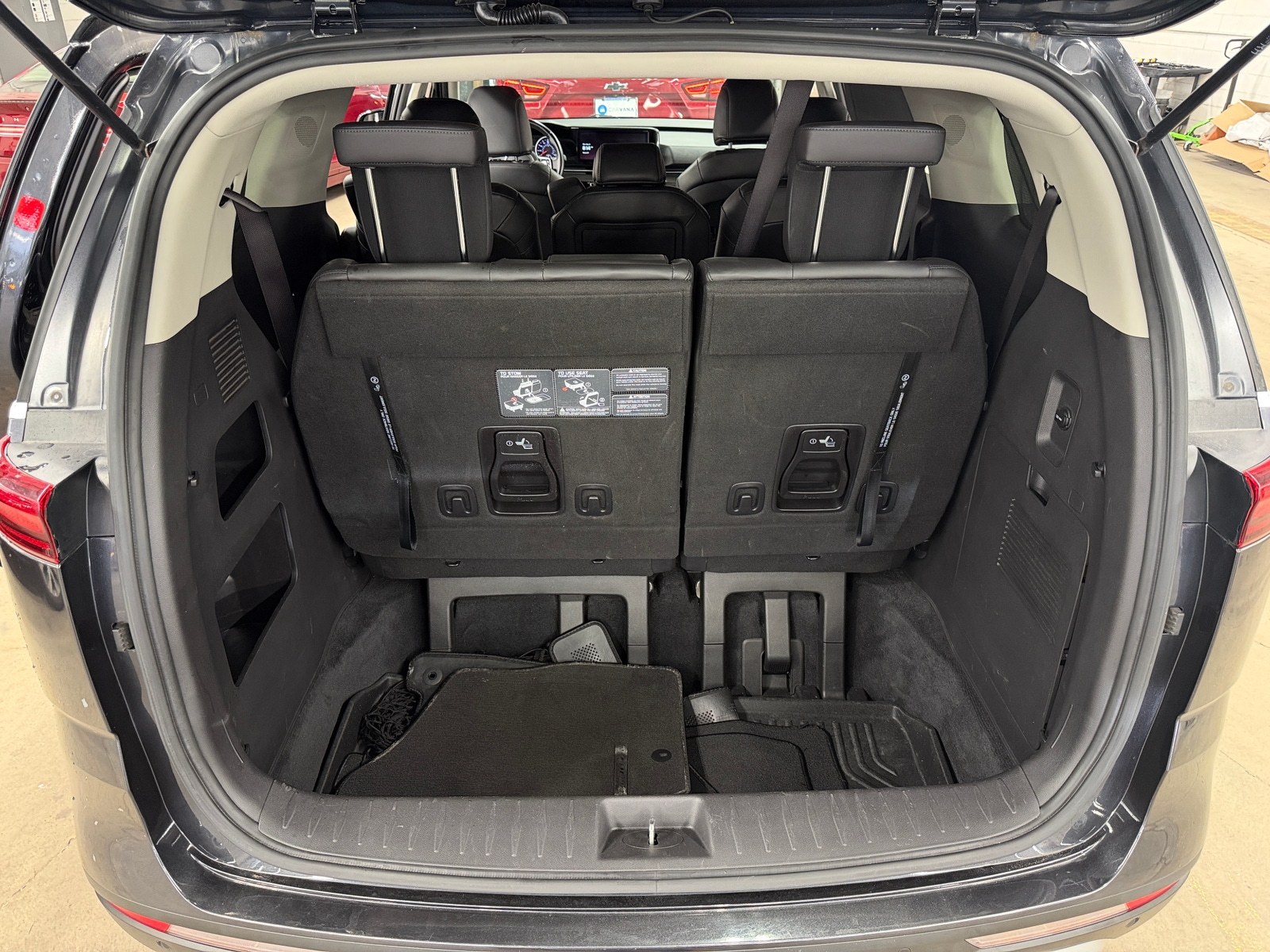 Thumbnail: 2023 Kia Carnival - 6