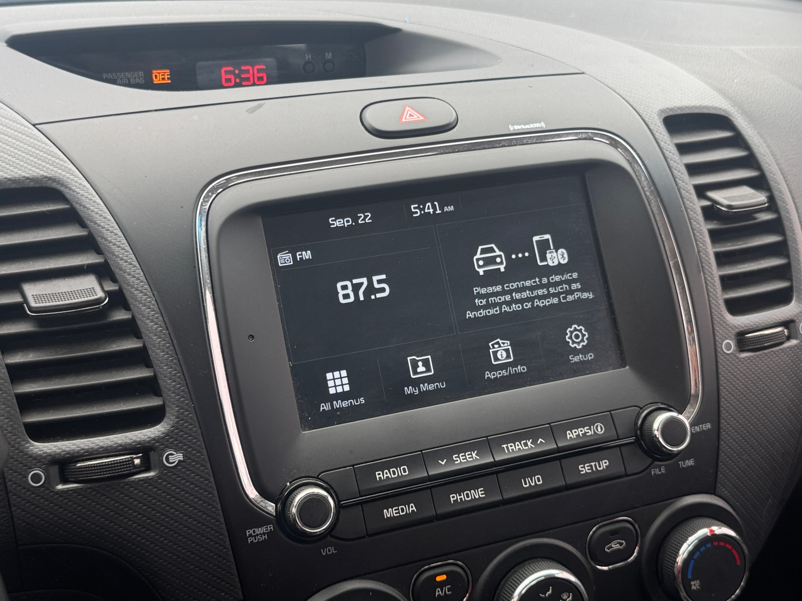 Thumbnail: 2018 Kia Forte - 4