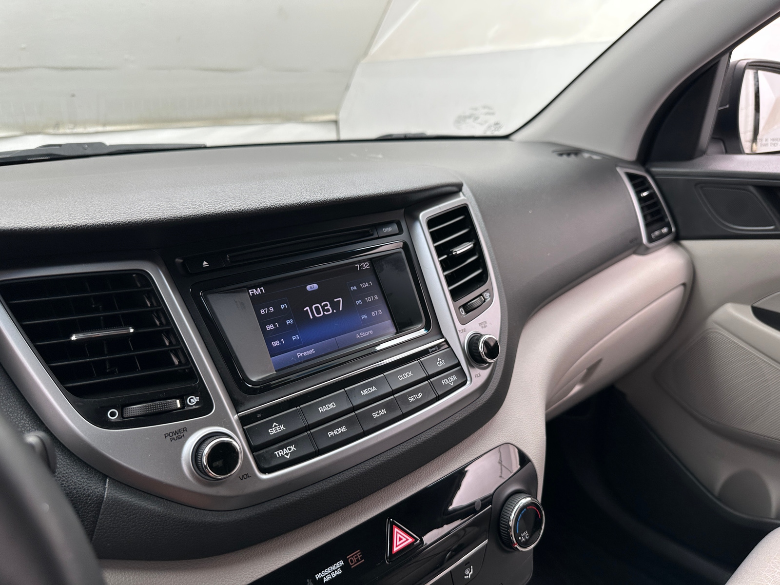 Thumbnail: 2017 Hyundai Tucson - 4