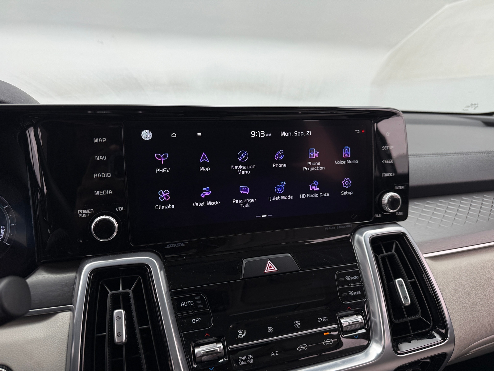 Thumbnail: 2023 Kia Sorento - 3