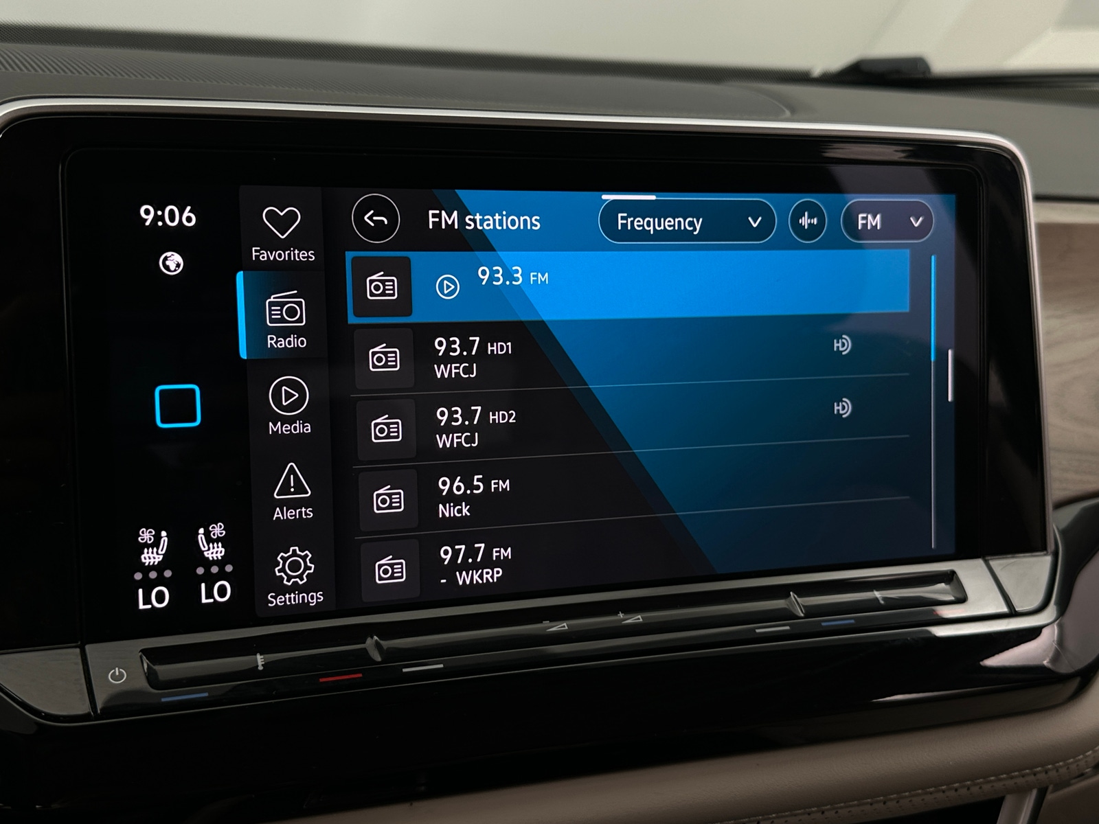 Thumbnail: 2024 Volkswagen Atlas - 4