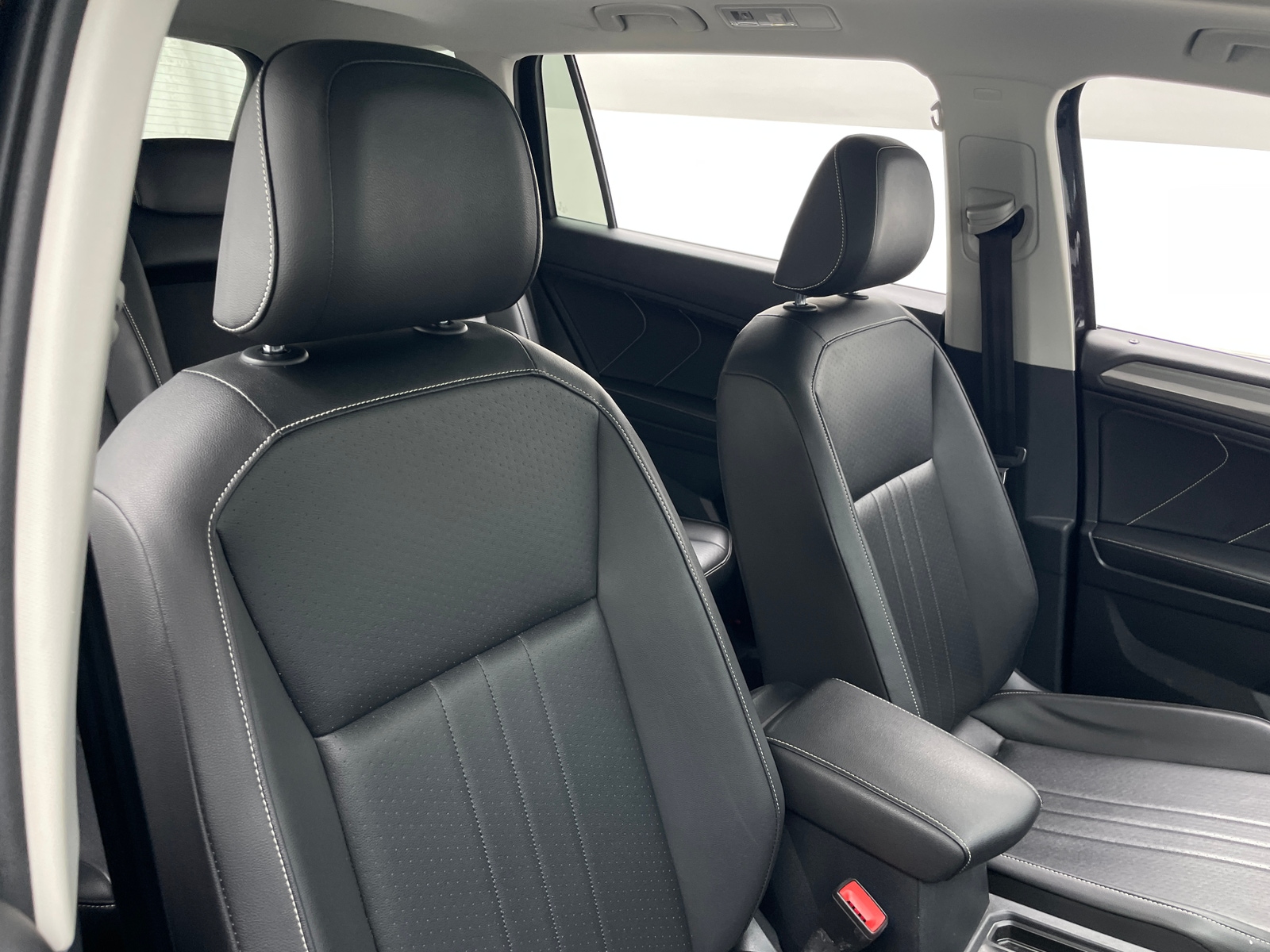 Thumbnail: 2022 Volkswagen Tiguan - 2