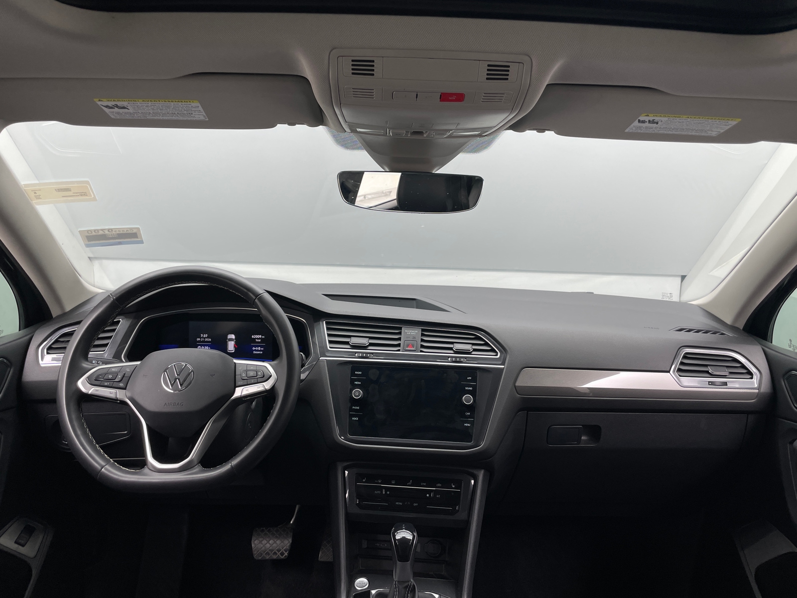 Thumbnail: 2022 Volkswagen Tiguan - 3