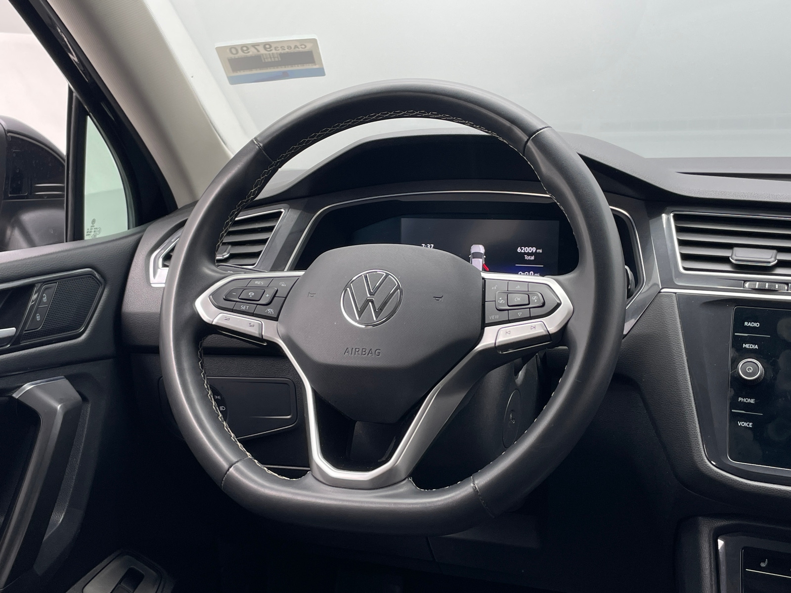 Thumbnail: 2022 Volkswagen Tiguan - 5