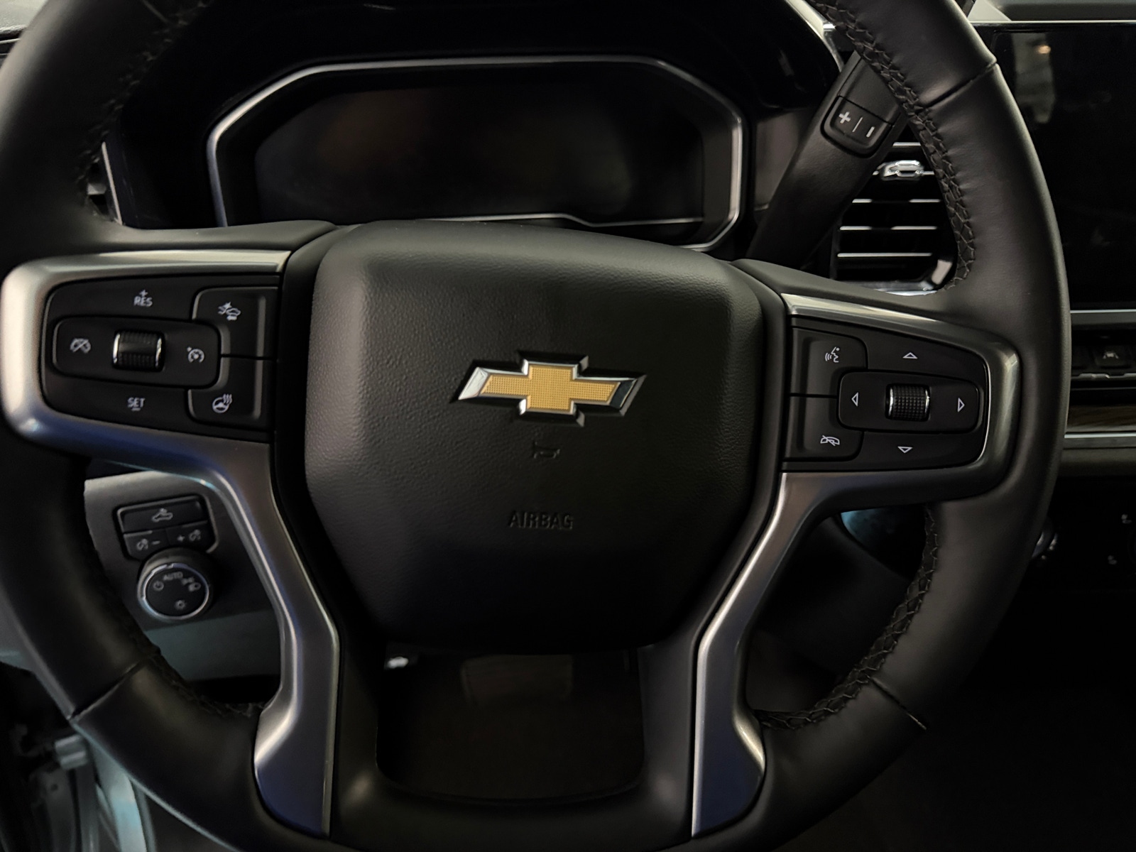 Thumbnail: 2023 Chevrolet Silverado 1500 - 5