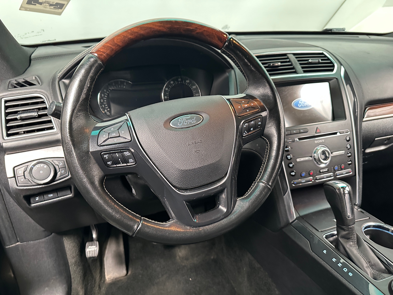 Thumbnail: 2017 Ford Explorer - 4