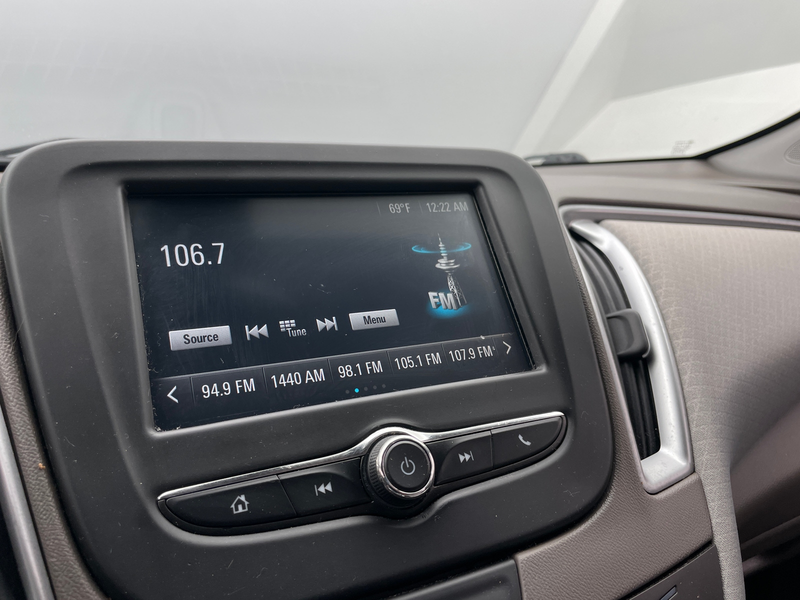 Thumbnail: 2017 Chevrolet Malibu - 4