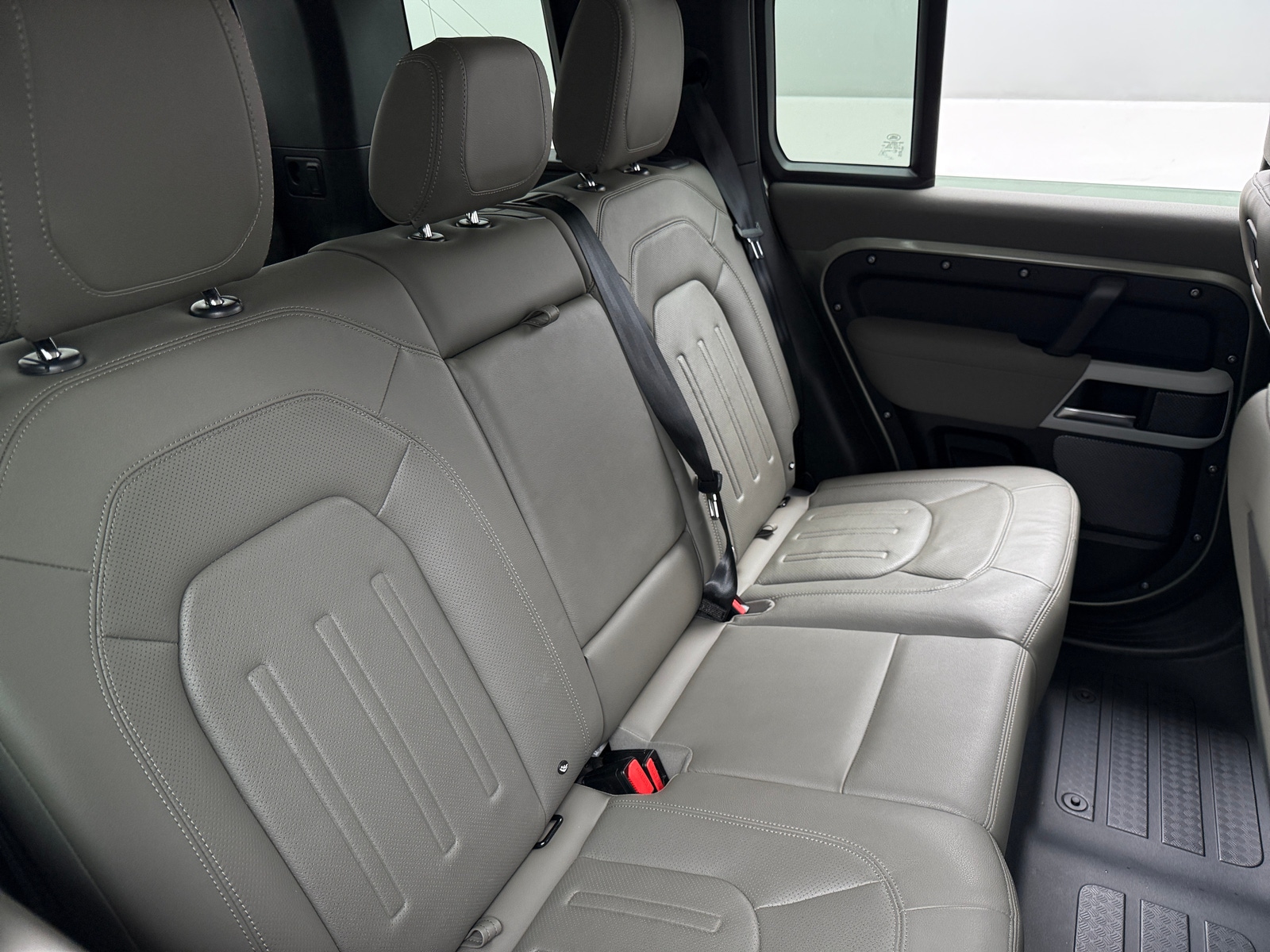 Thumbnail: 2022 Land Rover Defender - 5