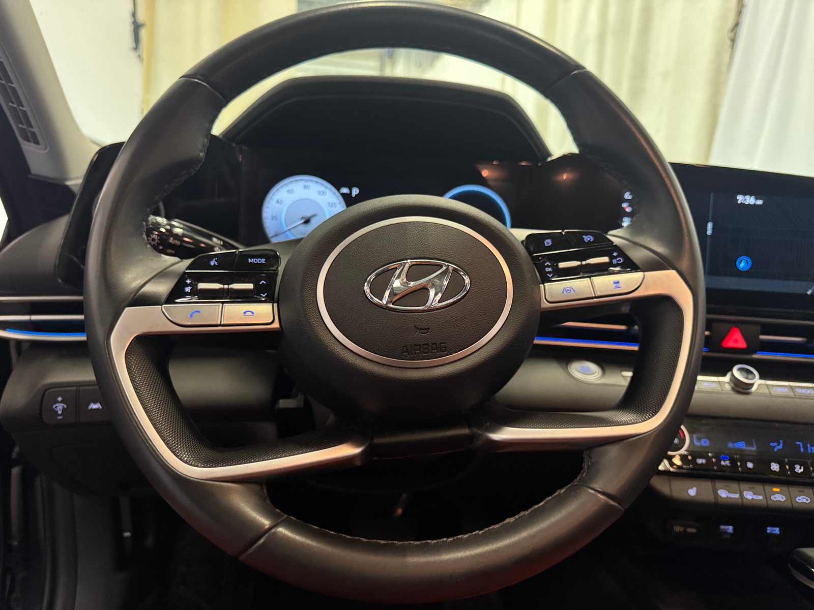 Thumbnail: 2023 Hyundai Elantra - 4