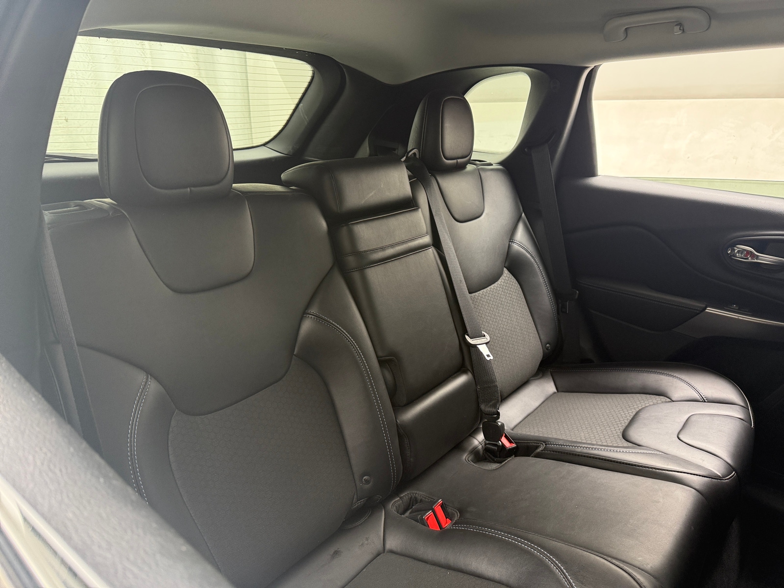 Thumbnail: 2019 Jeep Cherokee - 6