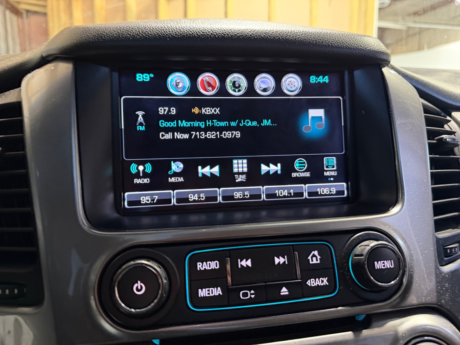 Thumbnail: 2018 Chevrolet Tahoe - 3