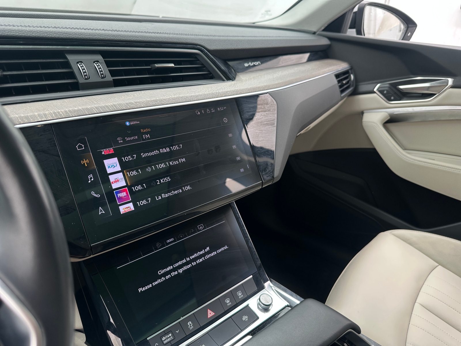 Thumbnail: 2024 Audi Q8 e-tron - 3