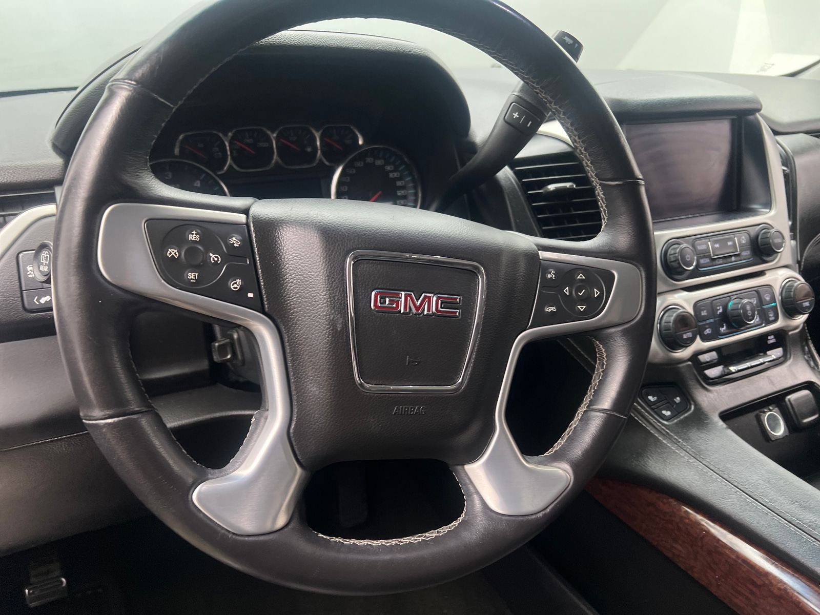 Thumbnail: 2017 GMC Yukon - 4