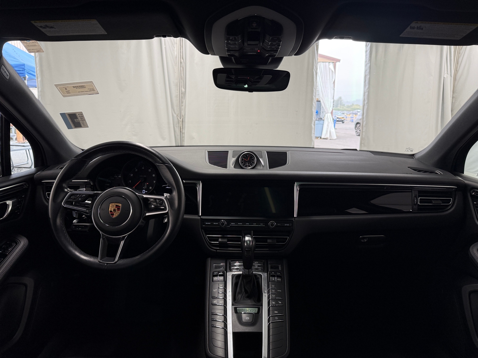 Thumbnail: 2020 Porsche Macan - 2