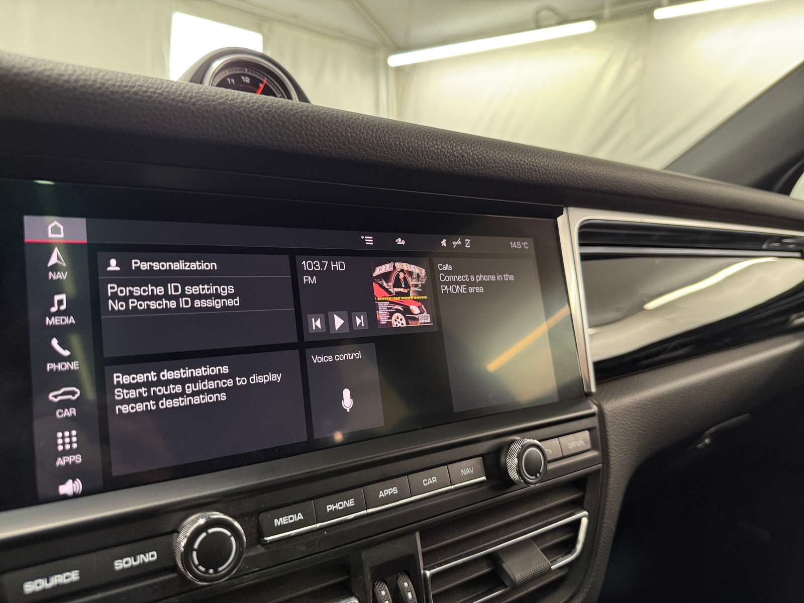 Thumbnail: 2020 Porsche Macan - 3