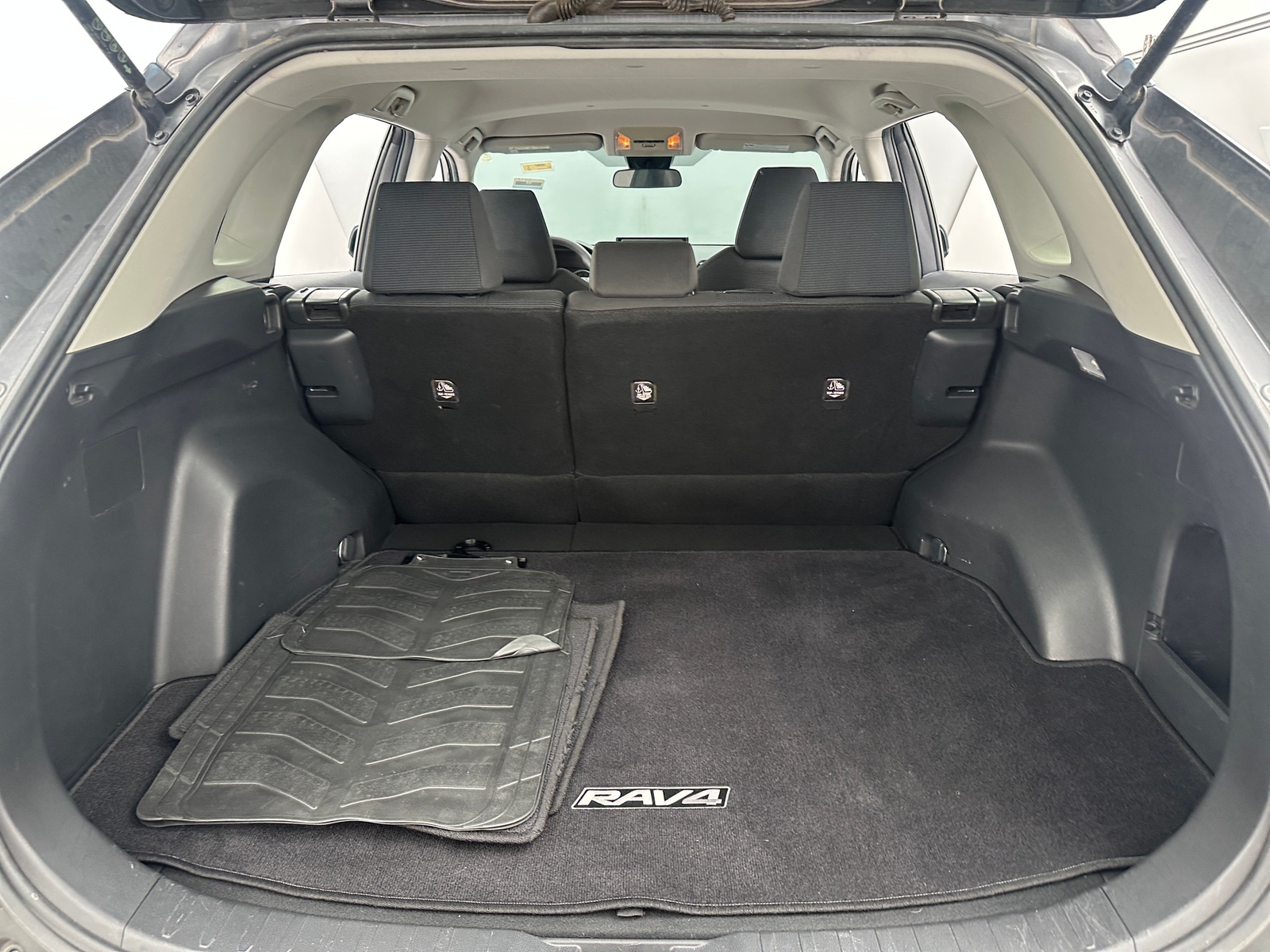 Thumbnail: 2019 Toyota RAV4 - 7