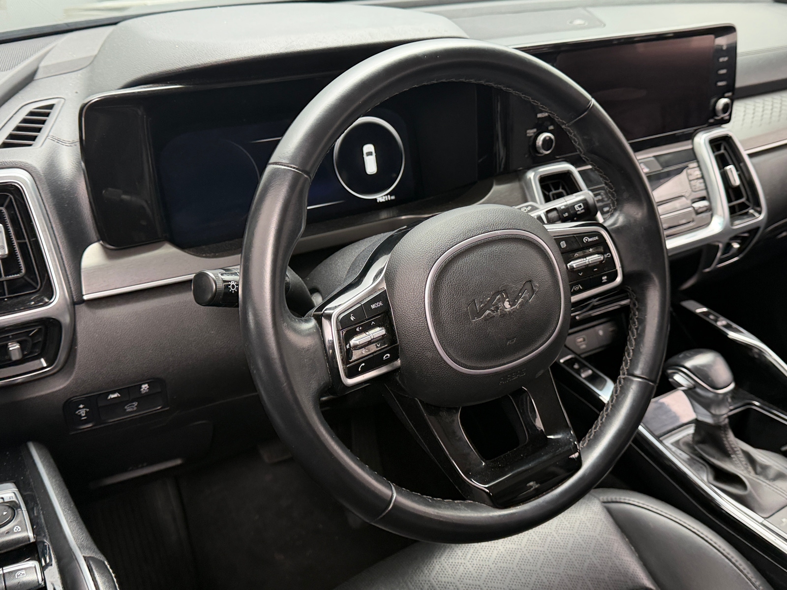 Thumbnail: 2023 Kia Sorento - 4