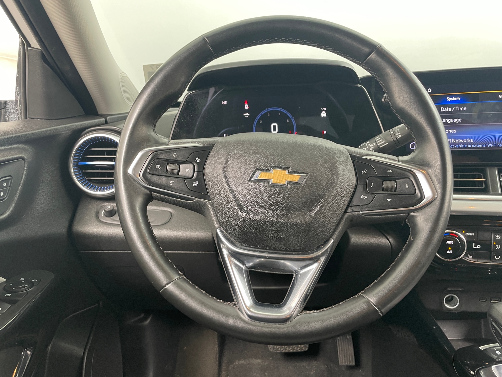 Thumbnail: 2025 Chevrolet Trax - 4