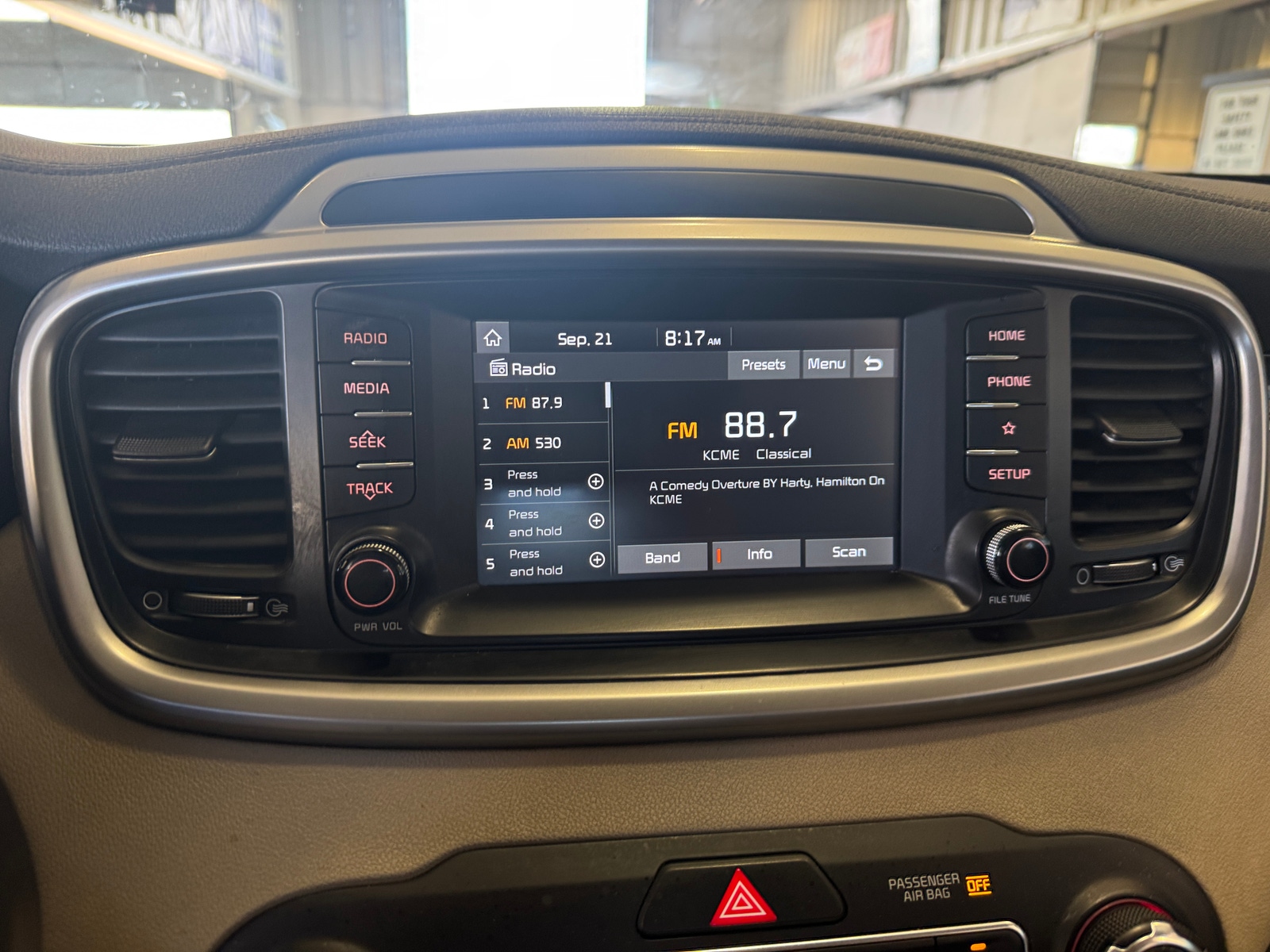 Thumbnail: 2019 Kia Sorento - 4