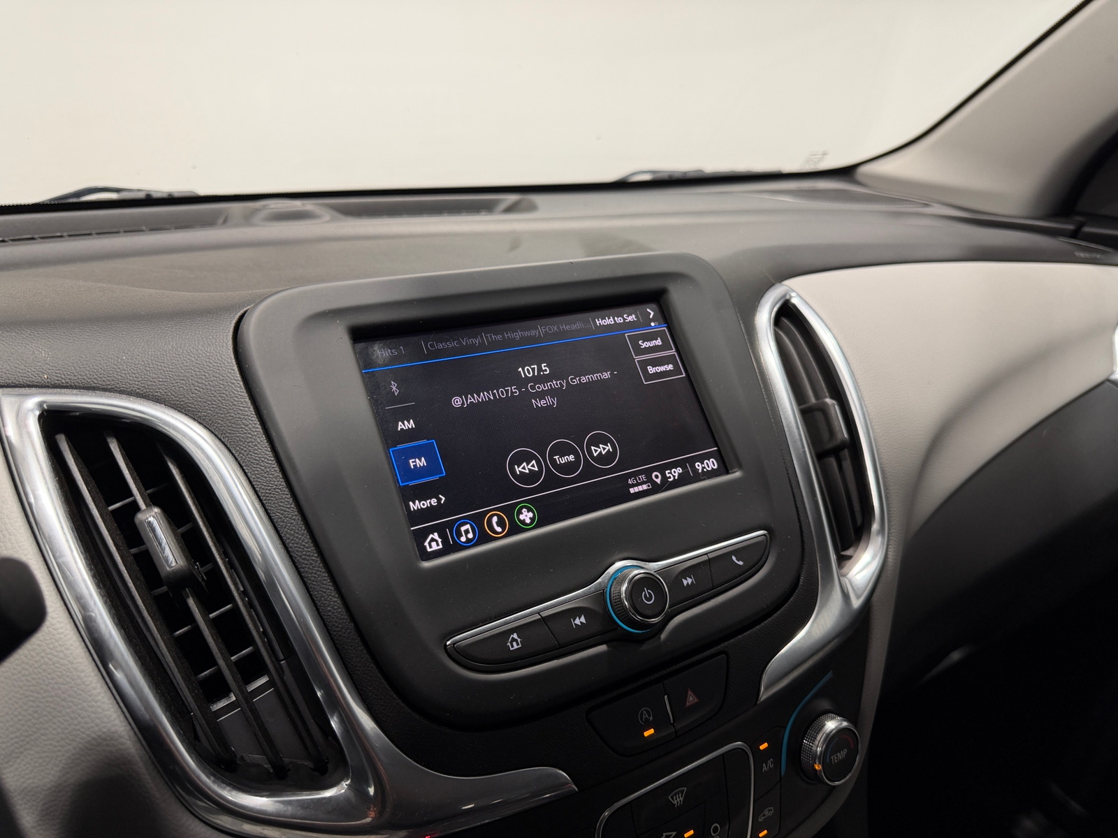 Thumbnail: 2022 Chevrolet Equinox - 4