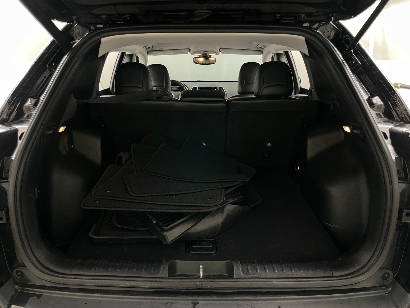Thumbnail: 2019 Jeep Cherokee - 6