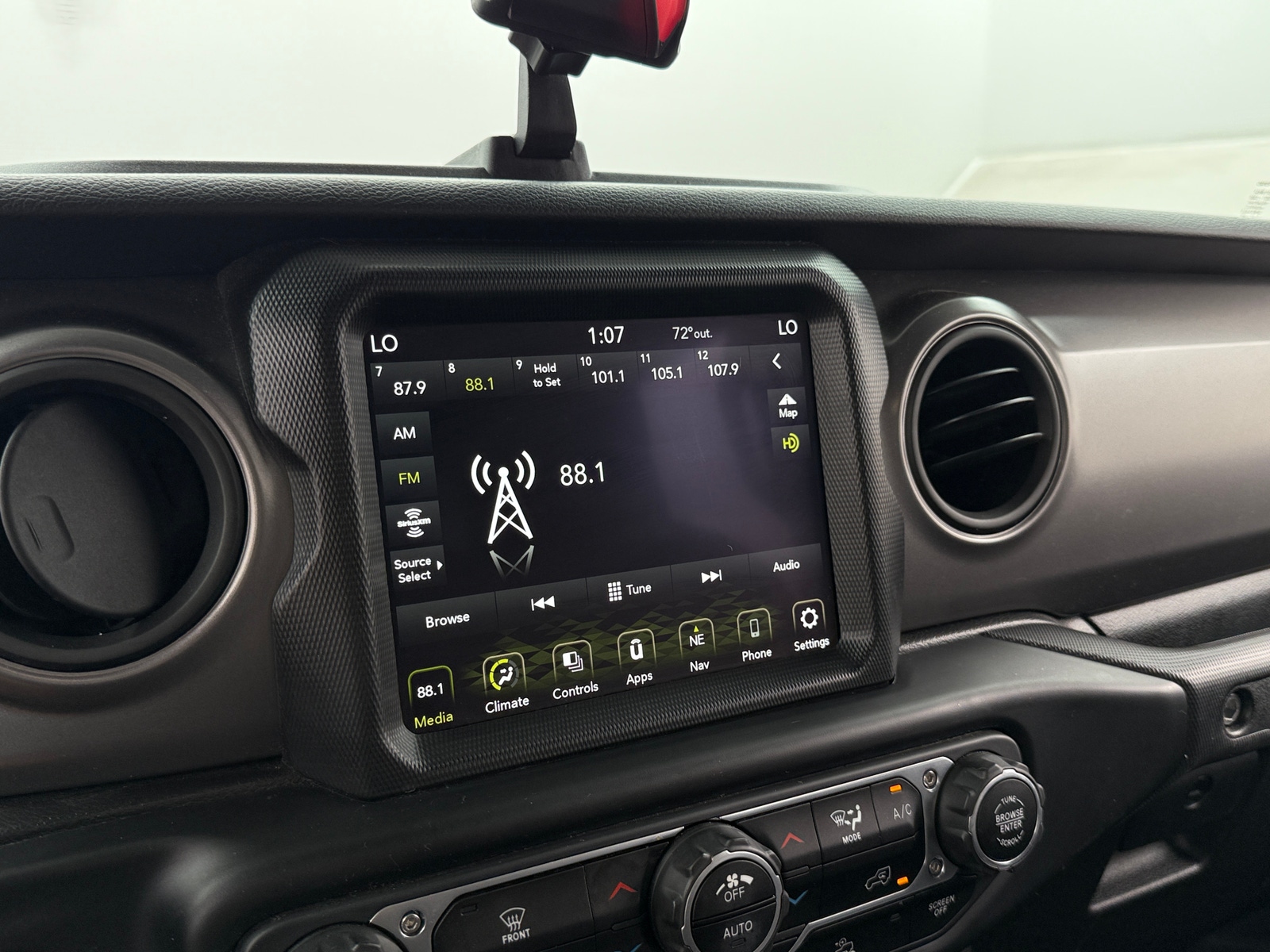 Thumbnail: 2021 Jeep Gladiator - 3