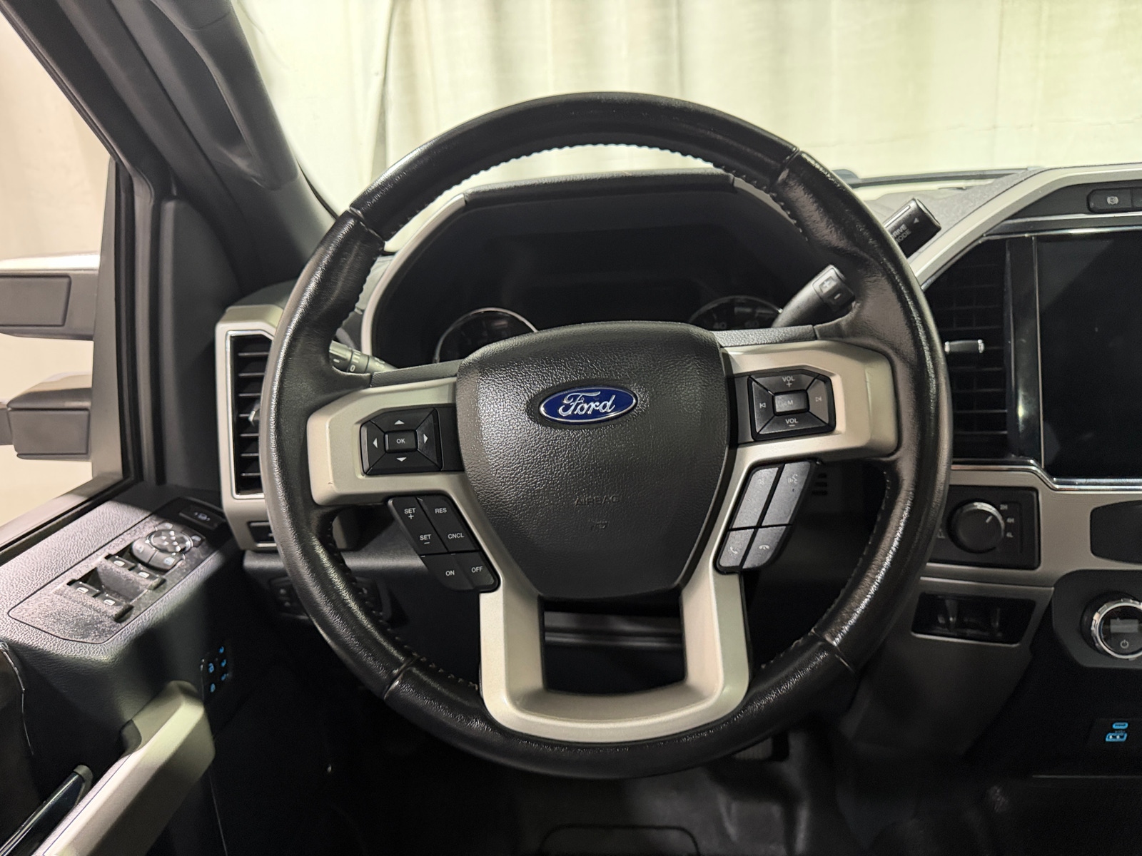 Thumbnail: 2022 Ford Econoline - 4