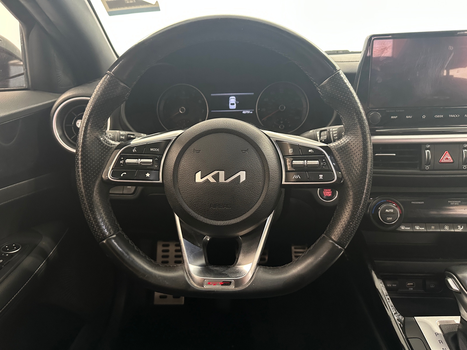 Thumbnail: 2023 Kia Forte - 4