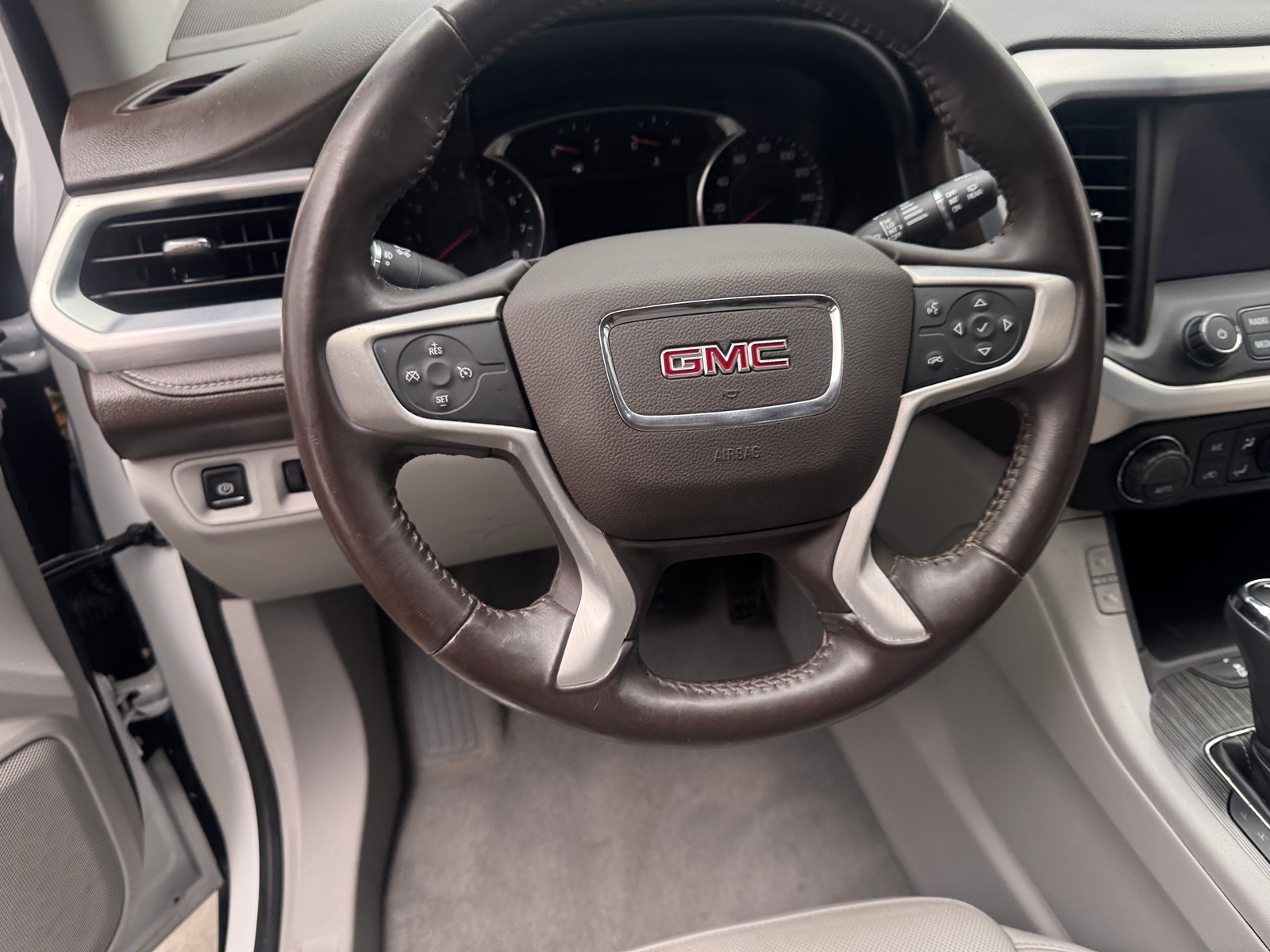 Thumbnail: 2017 GMC Acadia - 4
