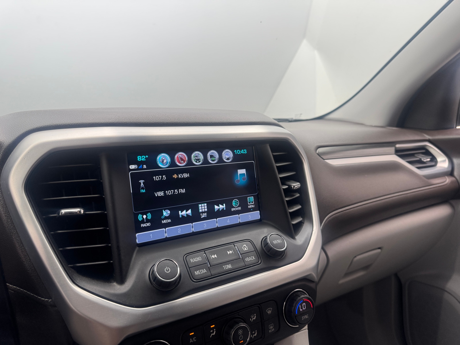 Thumbnail: 2017 GMC Acadia - 3