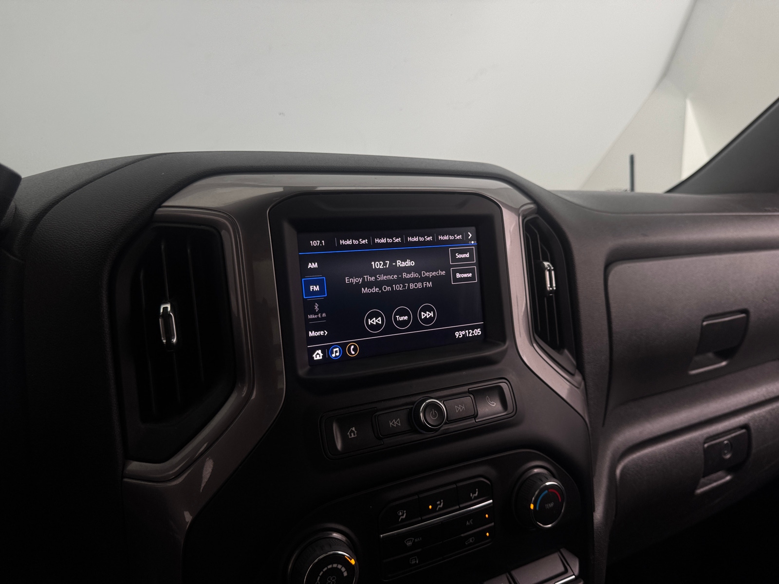 Thumbnail: 2022 Chevrolet Silverado 1500 - 3