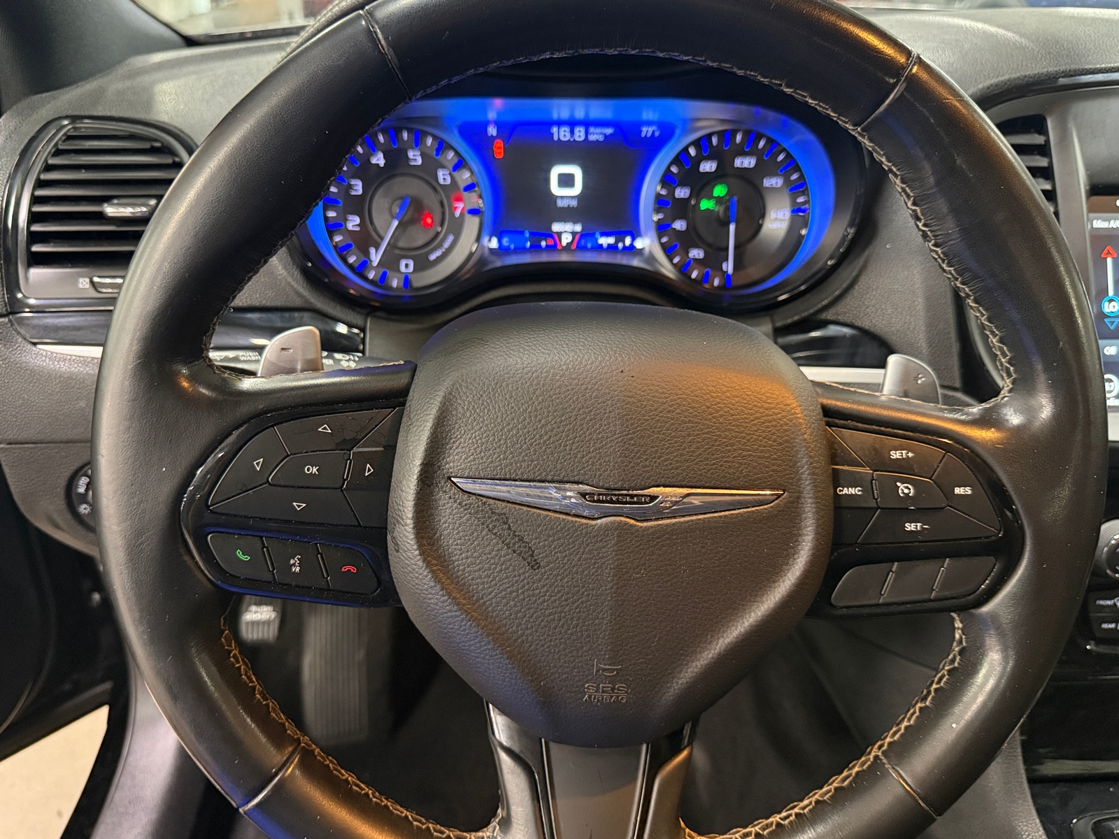 Thumbnail: 2022 Chrysler 300 - 4