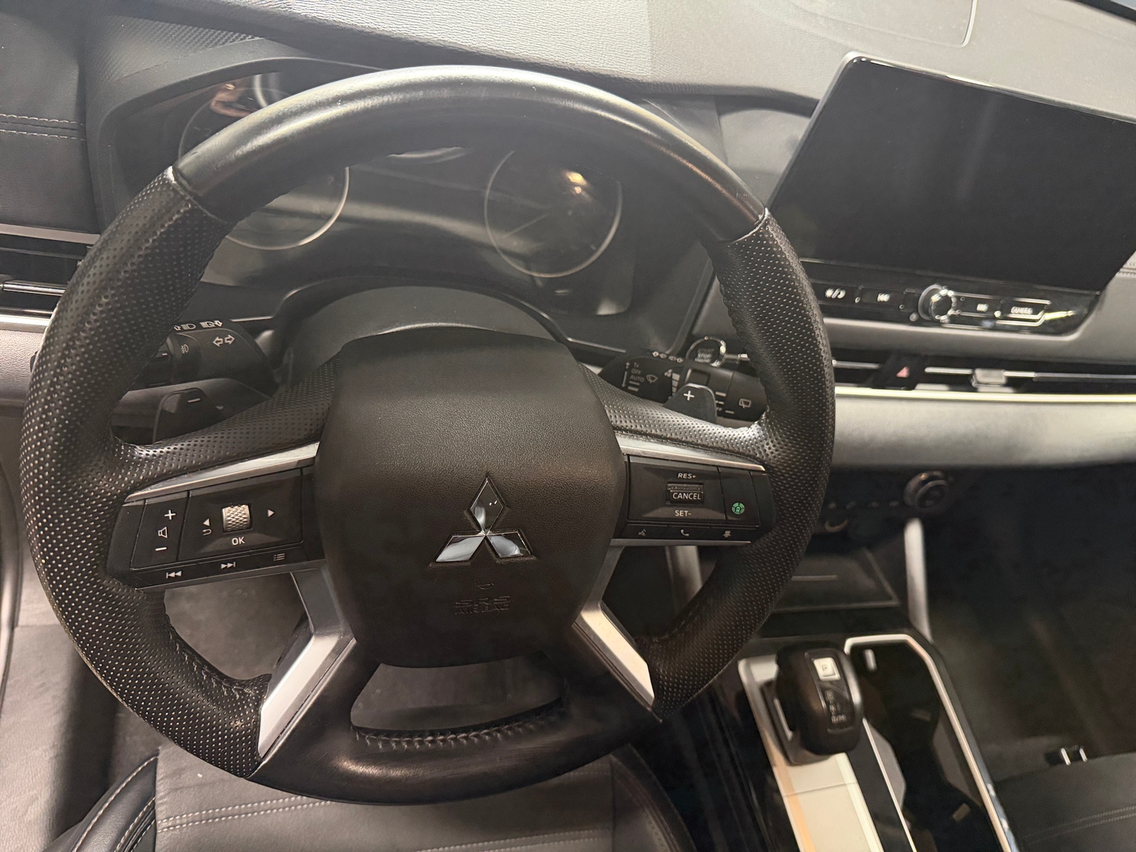 Thumbnail: 2025 Mitsubishi Outlander - 4