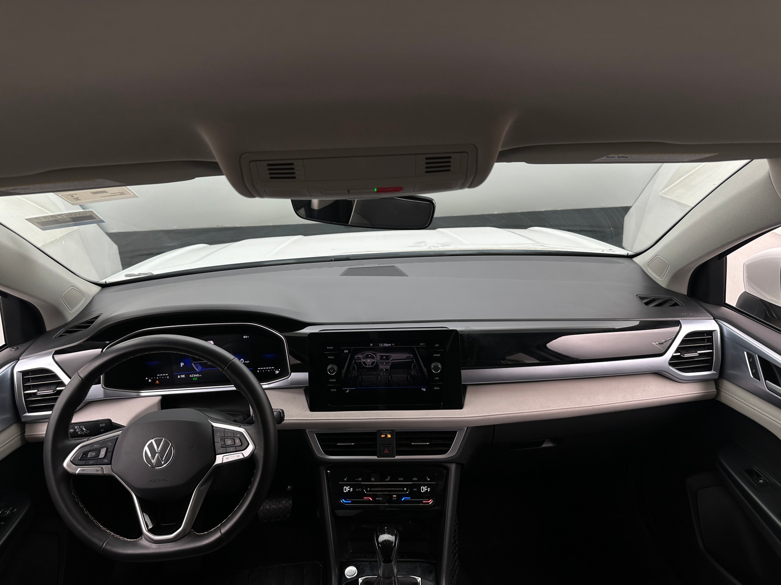 Thumbnail: 2025 Volkswagen Taos - 3
