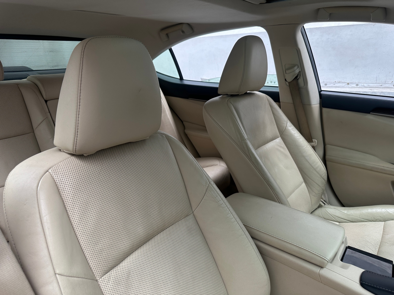 Thumbnail: 2013 Lexus ES - 2