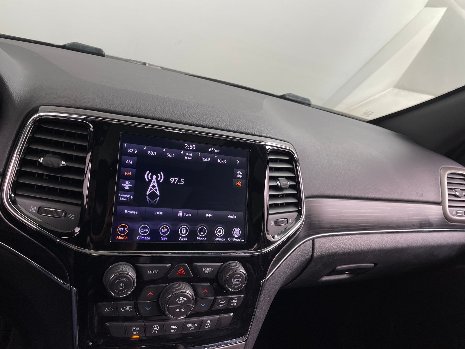 Thumbnail: 2020 Jeep Grand Cherokee - 3