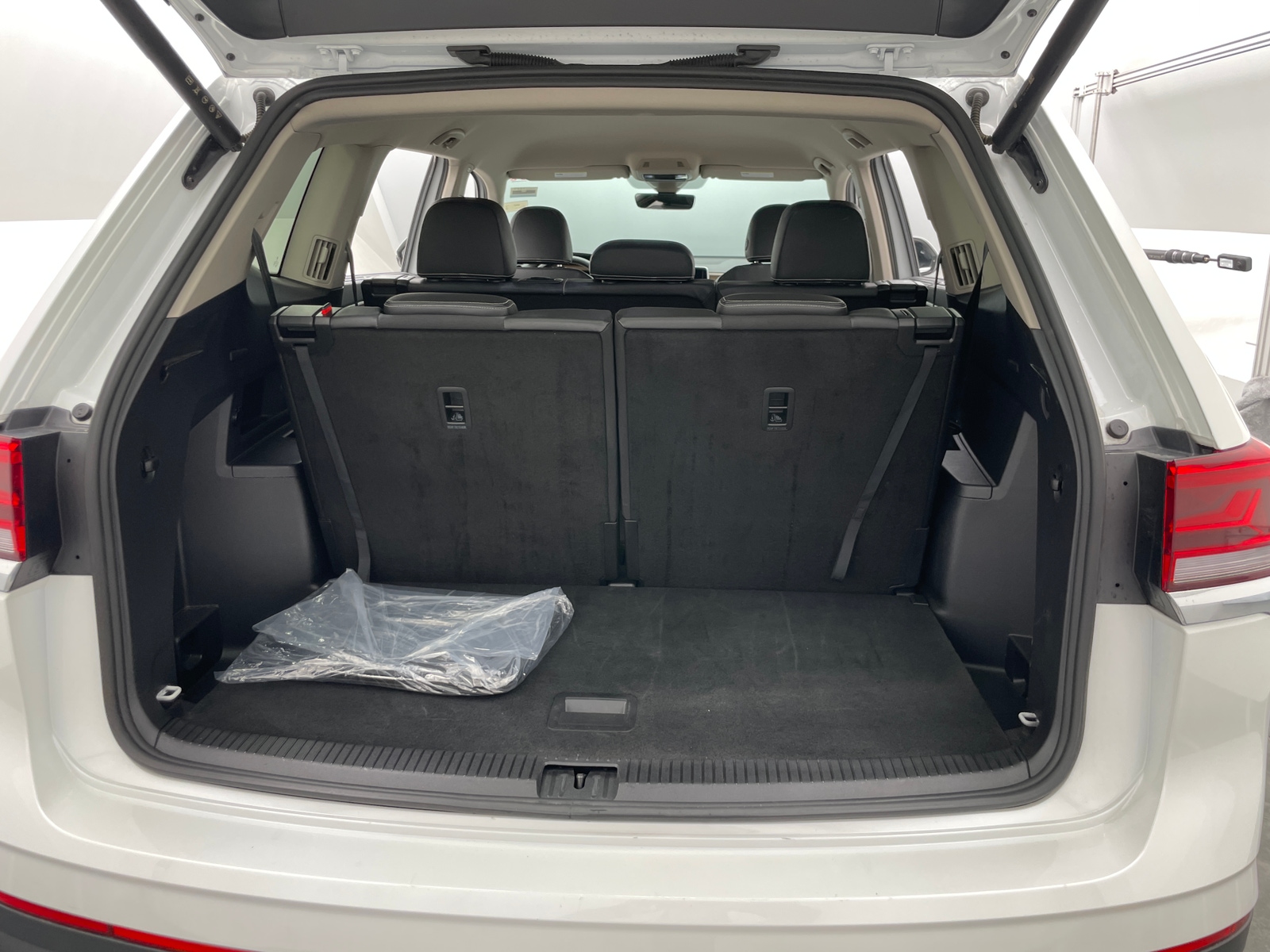 Thumbnail: 2026 Volkswagen Atlas - 6