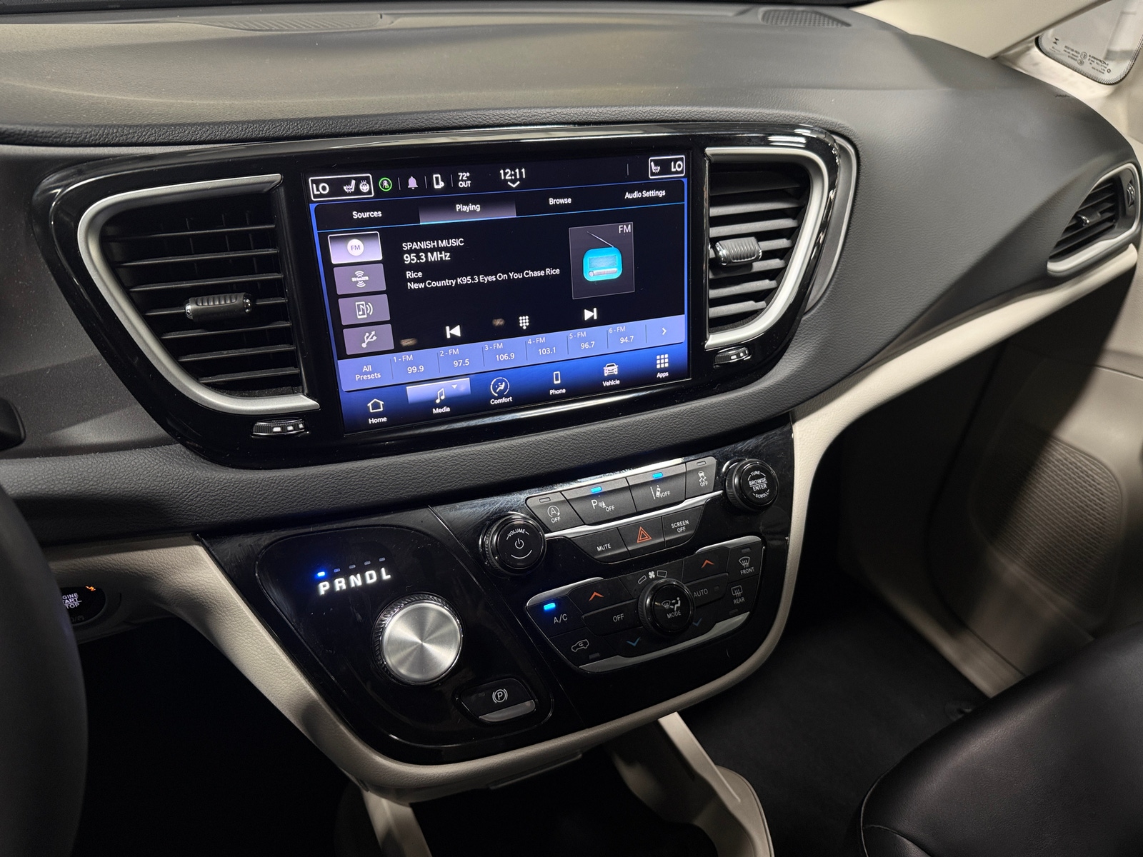 Thumbnail: 2024 Chrysler Pacifica - 3