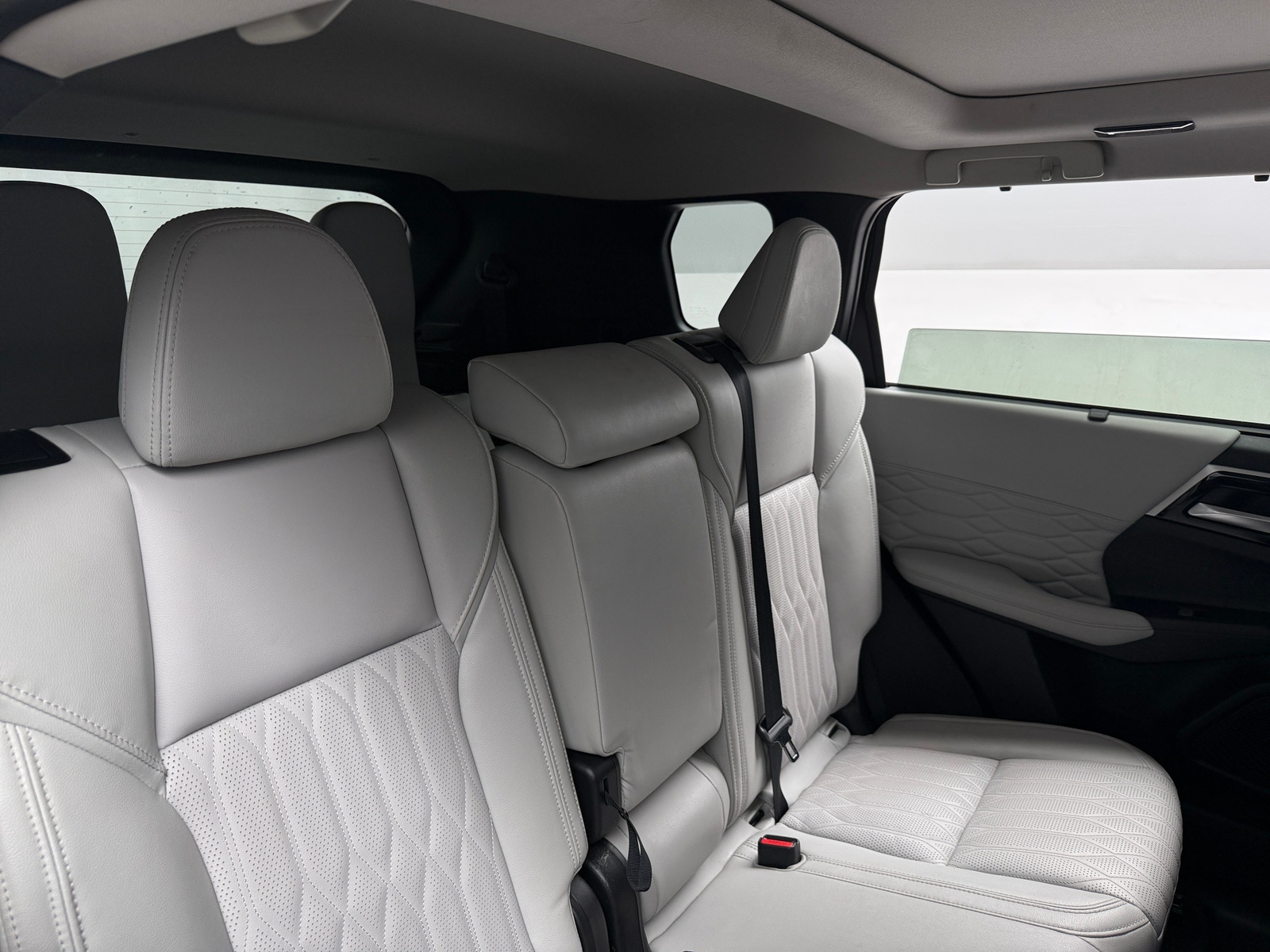 Thumbnail: 2025 Mitsubishi Outlander - 5
