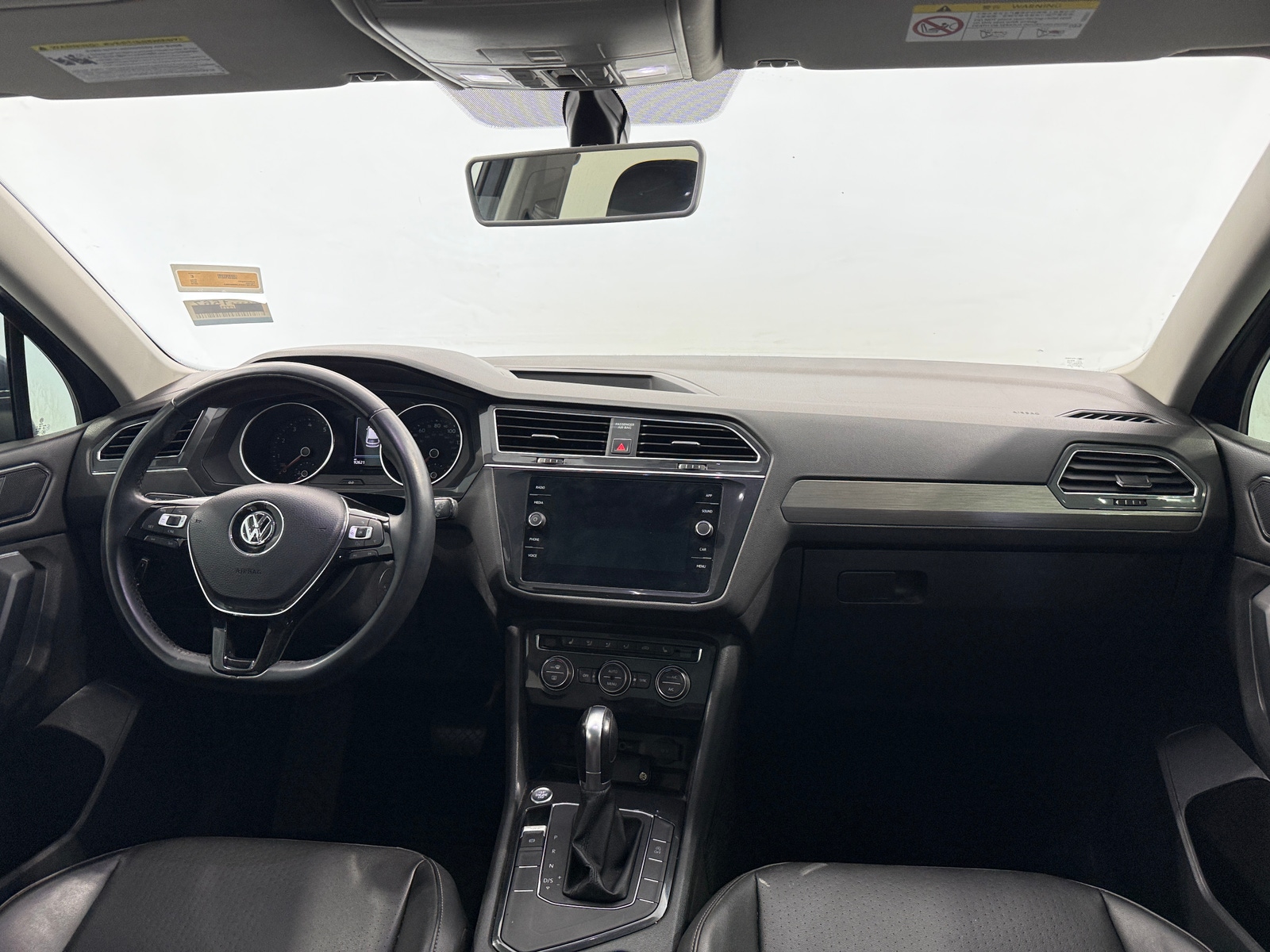 Thumbnail: 2018 Volkswagen Tiguan - 2