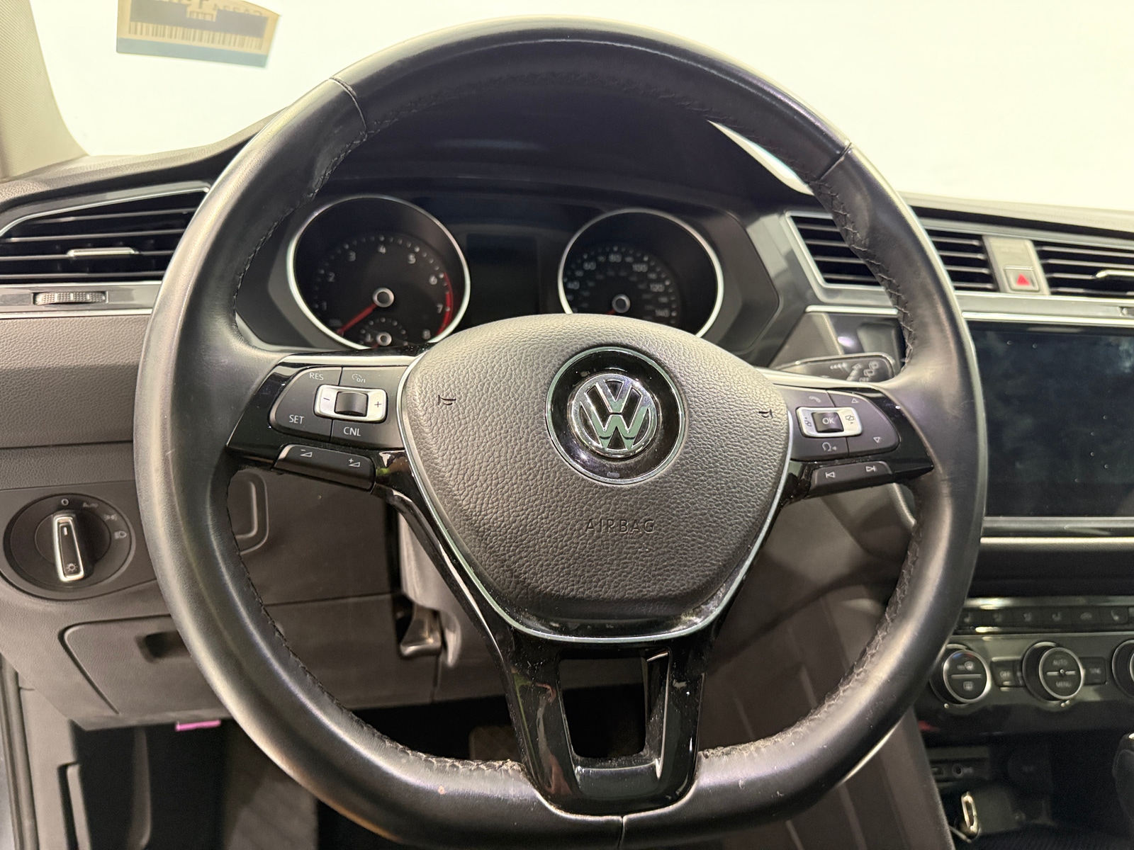 Thumbnail: 2018 Volkswagen Tiguan - 4