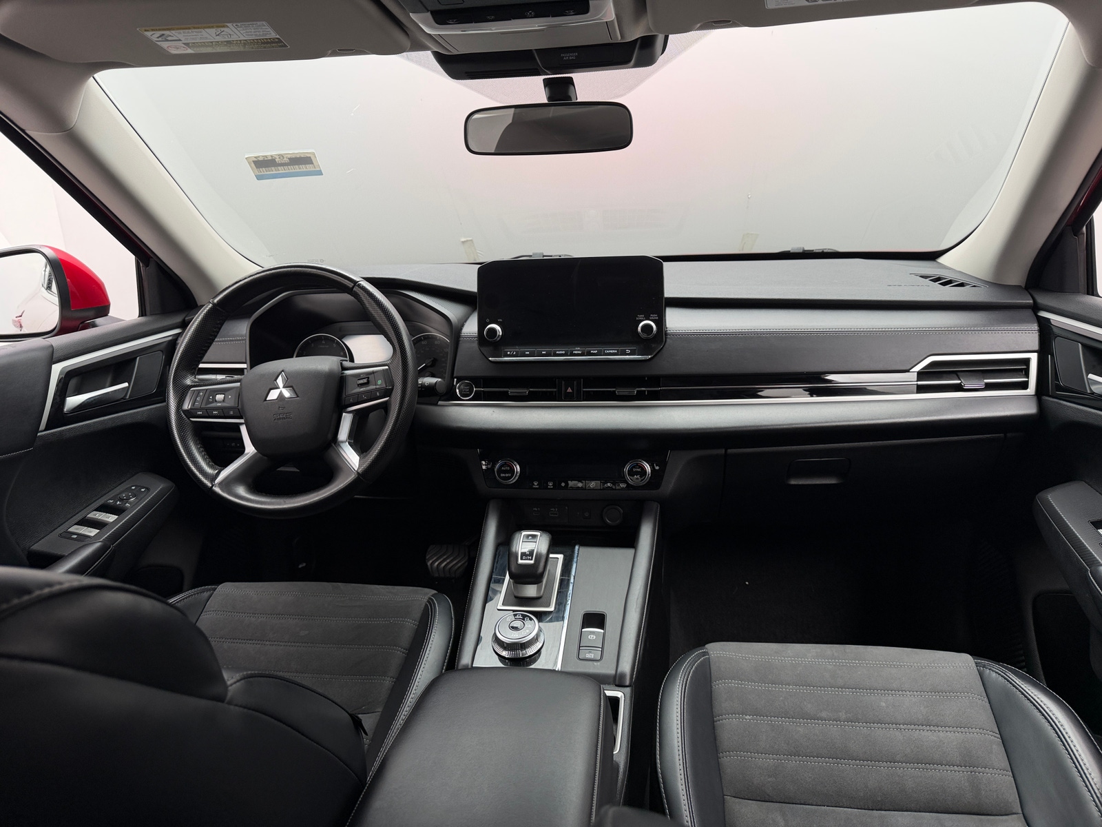 Thumbnail: 2024 Mitsubishi Outlander - 2