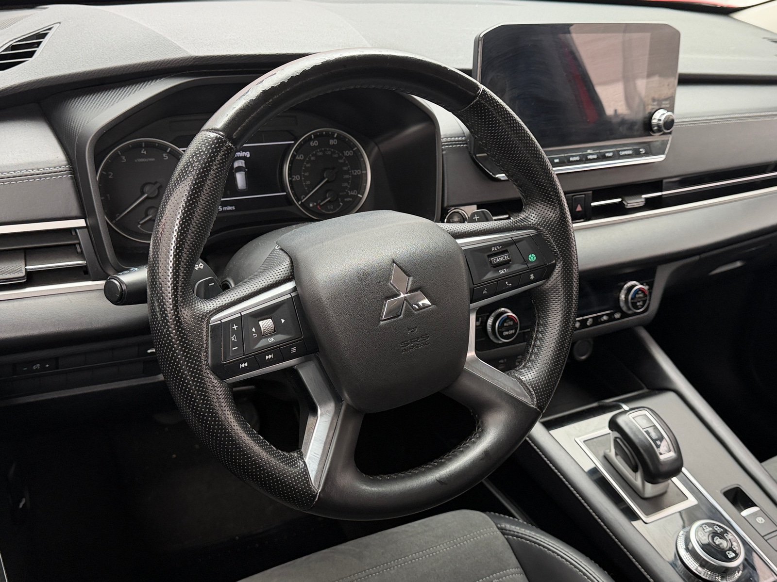Thumbnail: 2024 Mitsubishi Outlander - 4