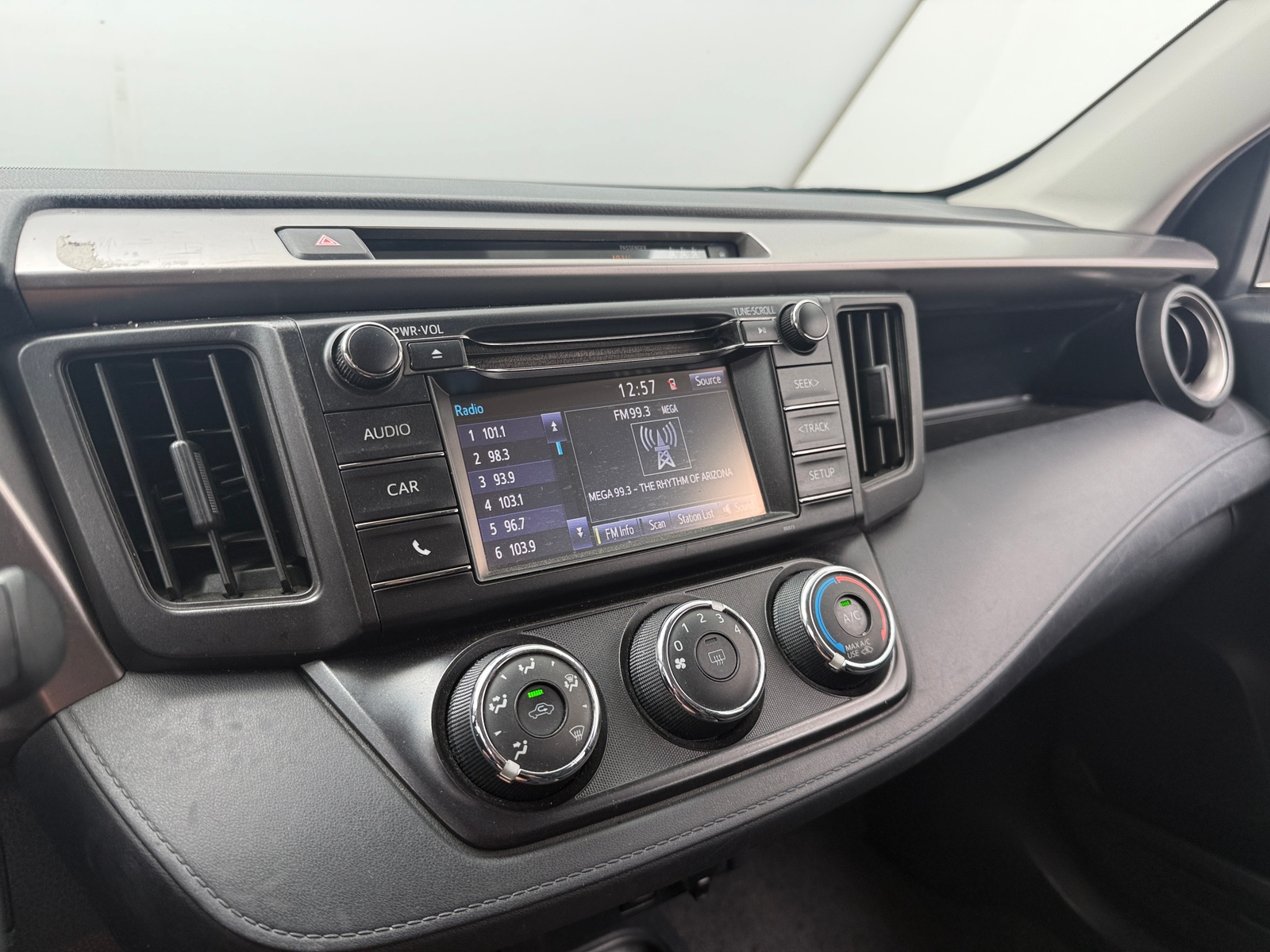 Thumbnail: 2018 Toyota RAV4 - 4