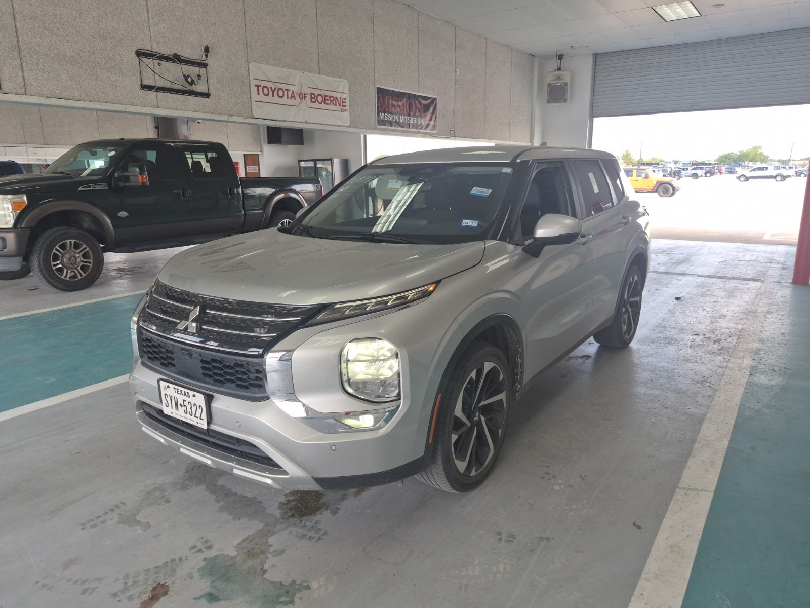 2023 Mitsubishi Outlander SE
