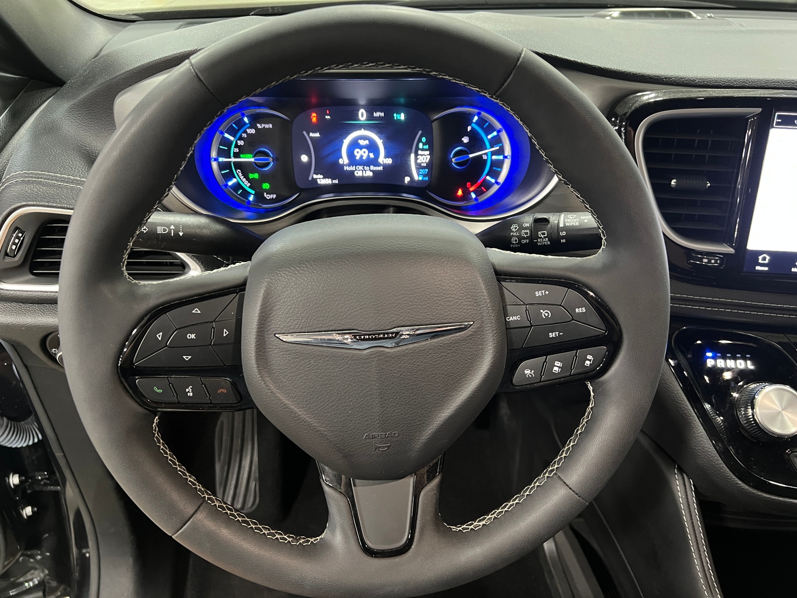 Thumbnail: 2023 Chrysler Pacifica - 4