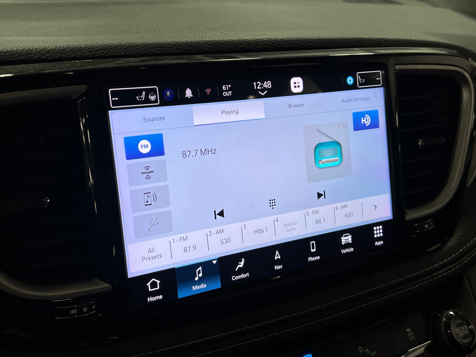 Thumbnail: 2023 Chrysler Pacifica - 3