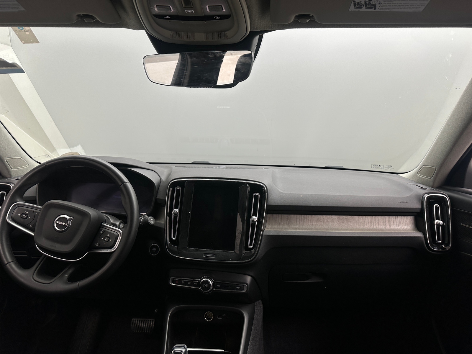 Thumbnail: 2023 Volvo XC40 - 2