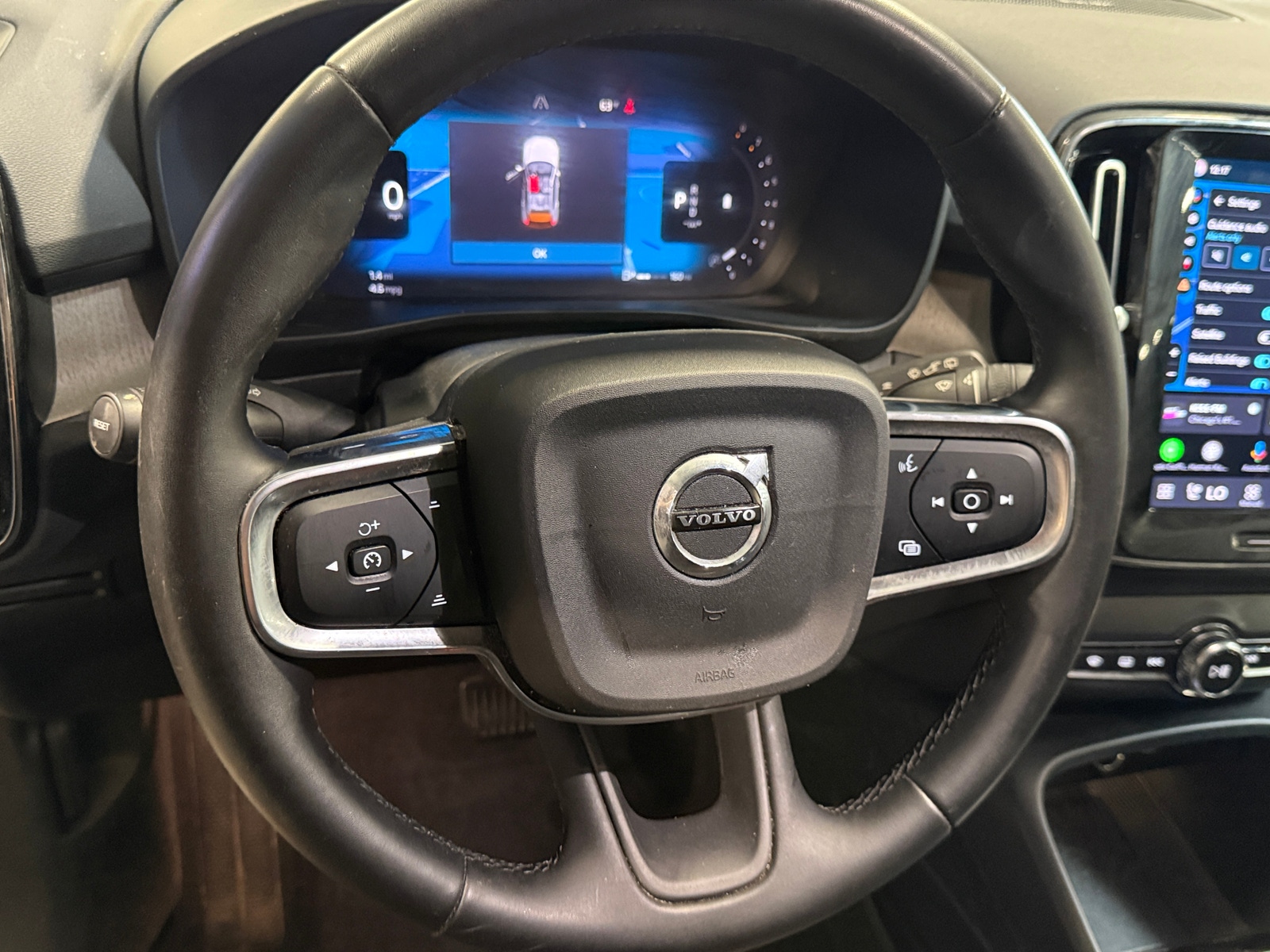 Thumbnail: 2023 Volvo XC40 - 4